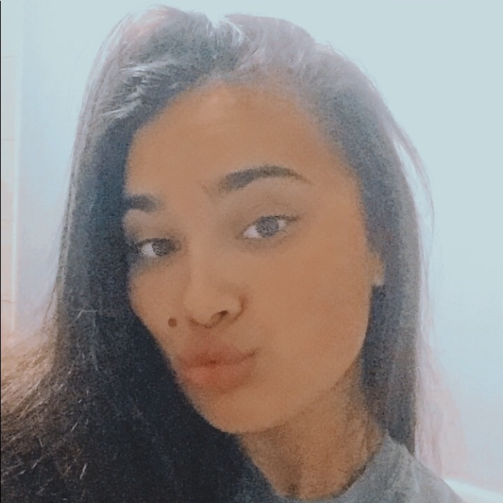 Meet your Posher, Ella